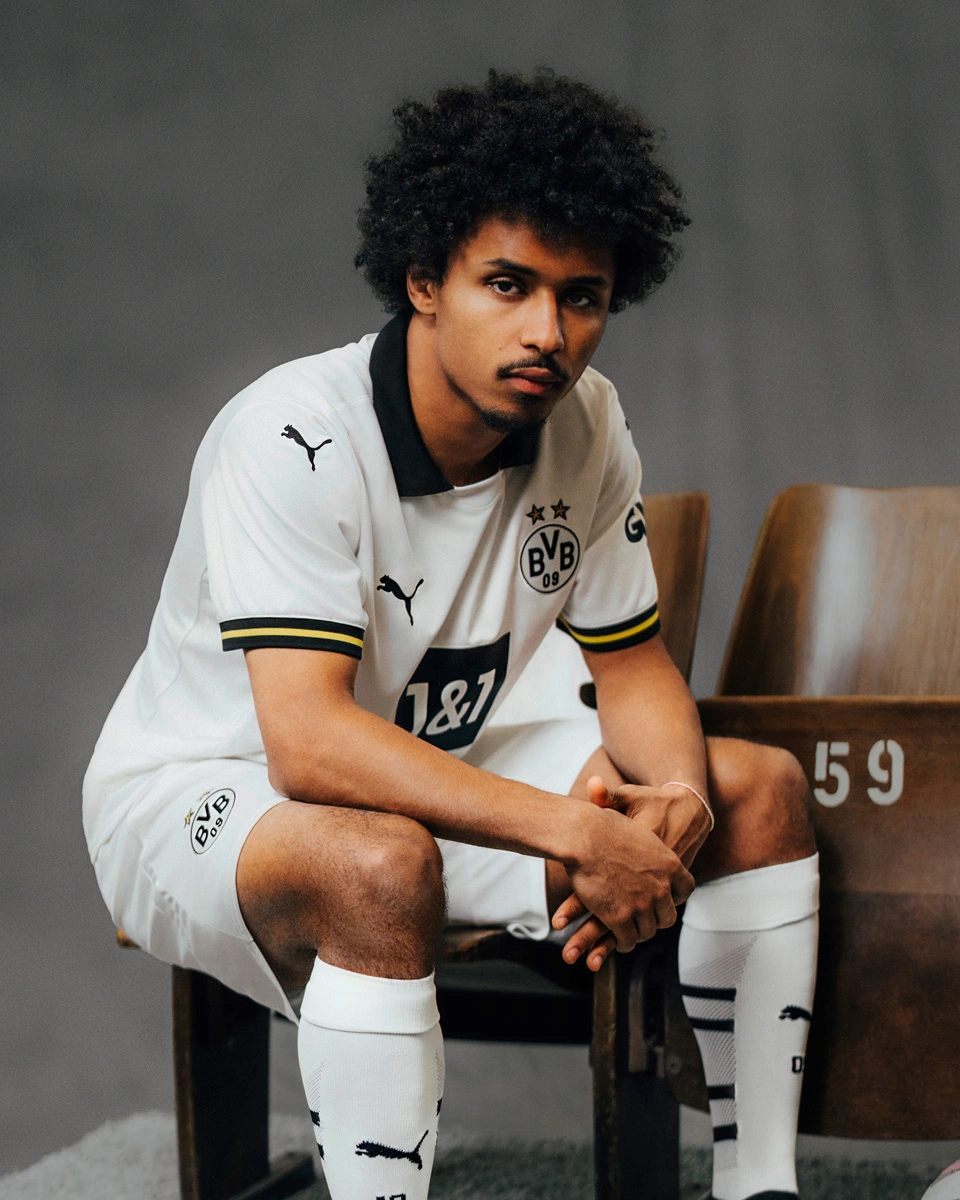 C7娱乐-多特蒙德客场轻松获胜,继续领跑的球员