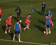 C7娱乐-曼联教练谈及英格兰足球联赛中的战术布置