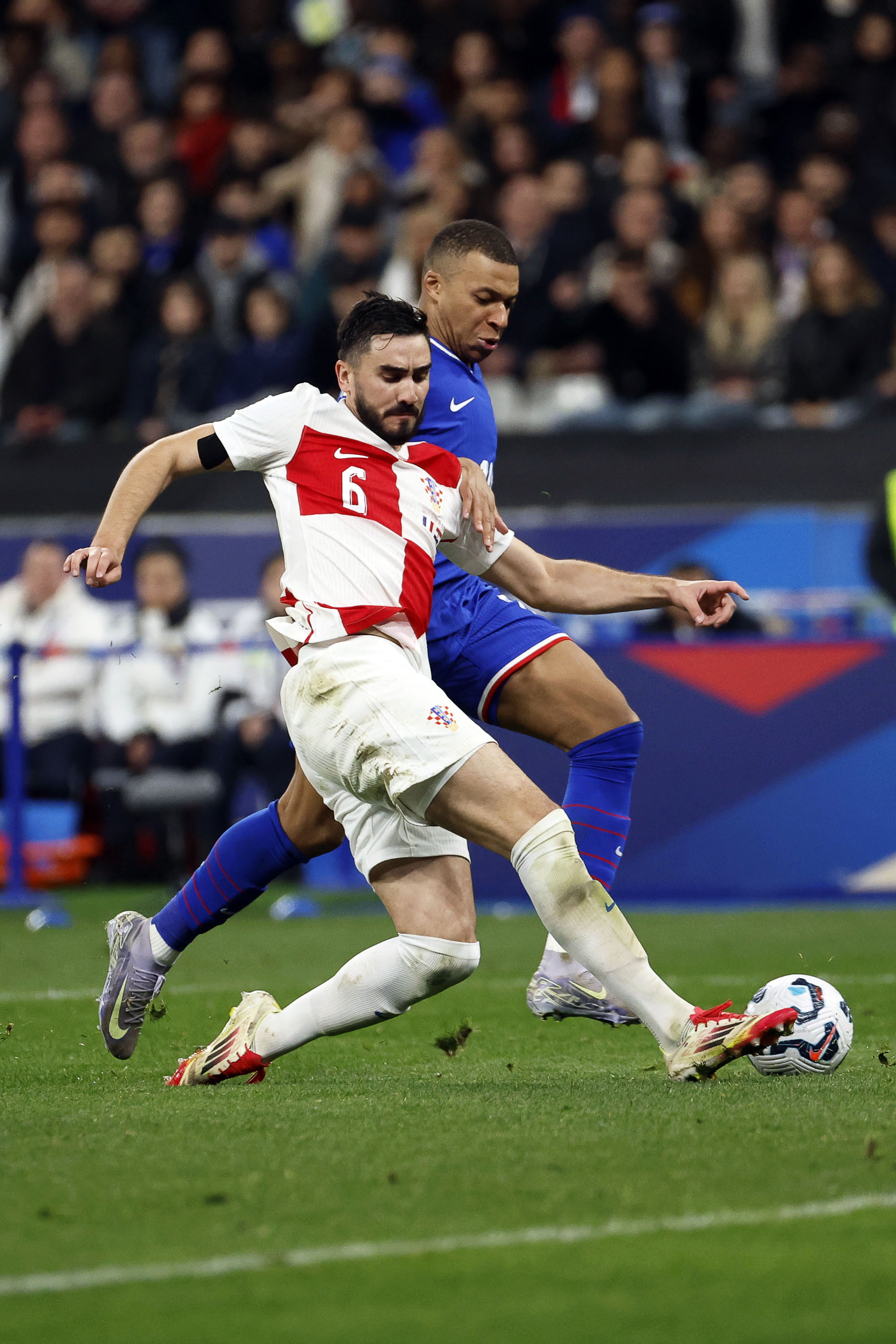 包含欧预赛小组赛激烈对决，胜者晋级的词条